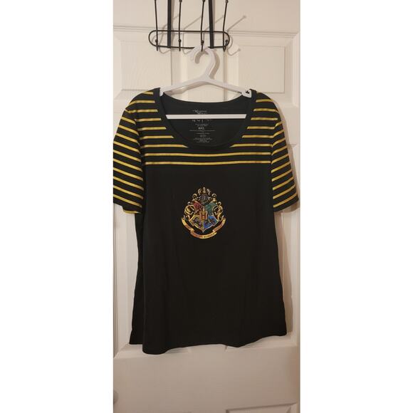 Harry Potter Hogwarts Crest Striped Round Neck Short Sleeve Tee in Black- 2XL - Picture 3 of 8
